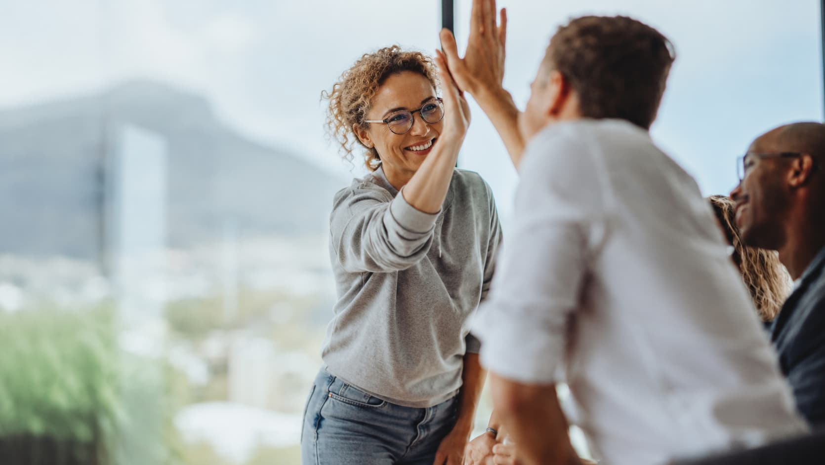 employee_engagement-highfive